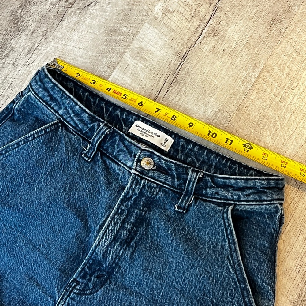 Abercrombie & Fitch The 90's Relaxed High Rise Blue Jeans - Picture 4 of 9